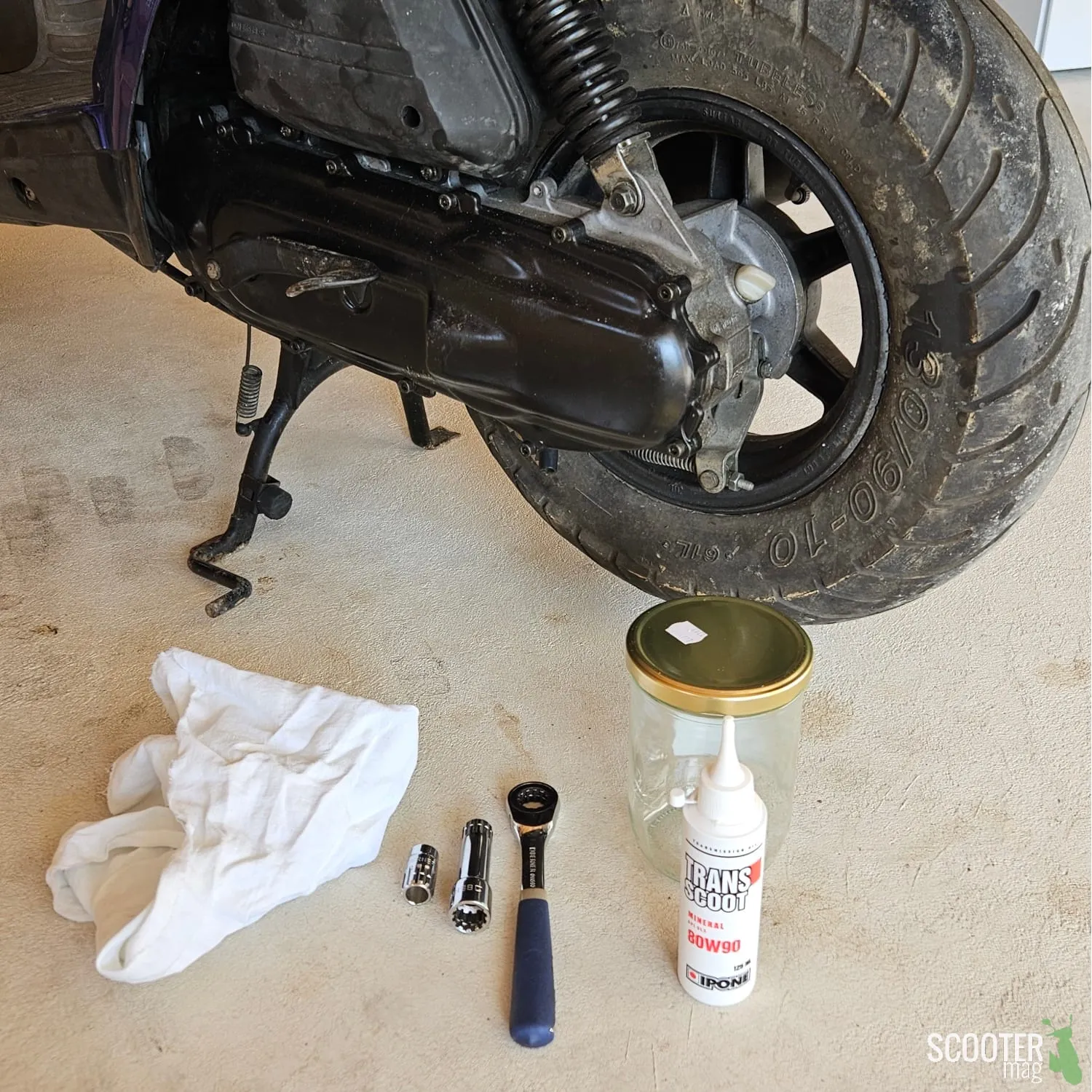 Vidanger l’huile de transmission d’un scooter : Tutoriel photos