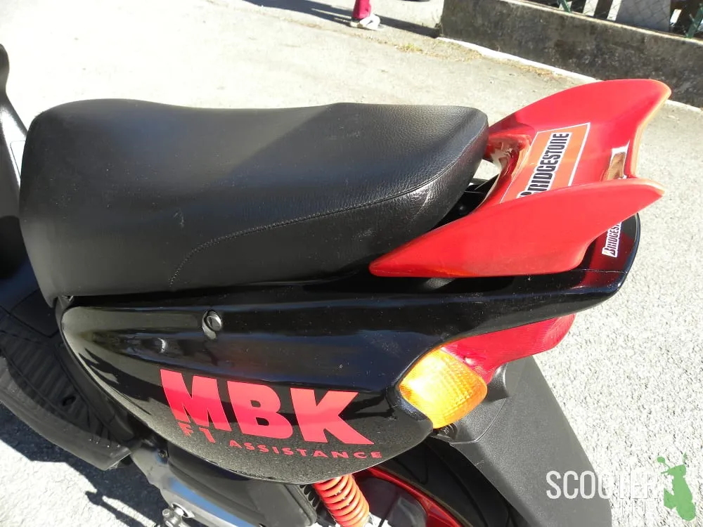 MBK Booster F1 Assistance Bridgestone