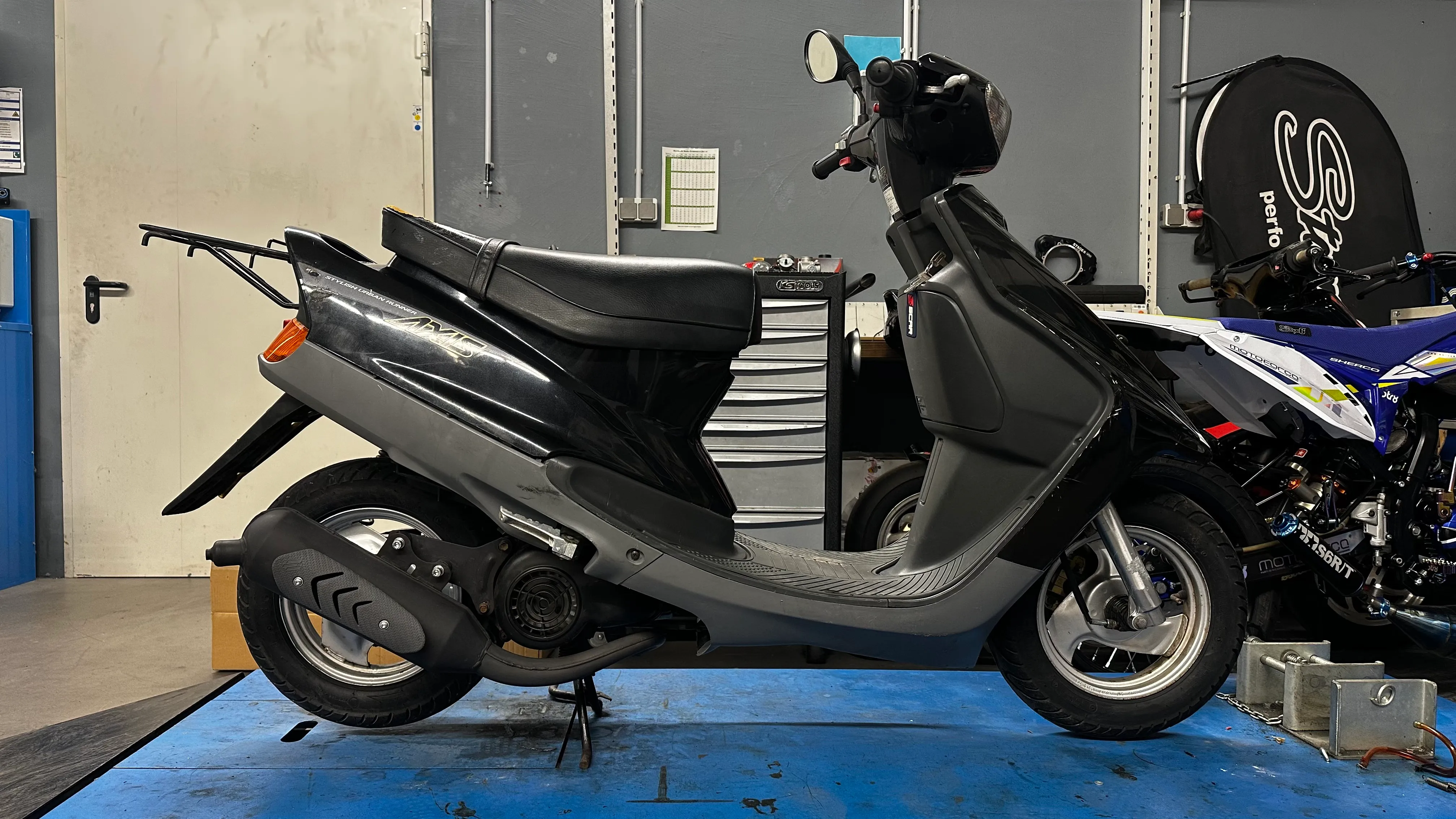 Vue d'ensemble du Yamaha AXIS 90cc de 1993 restauré