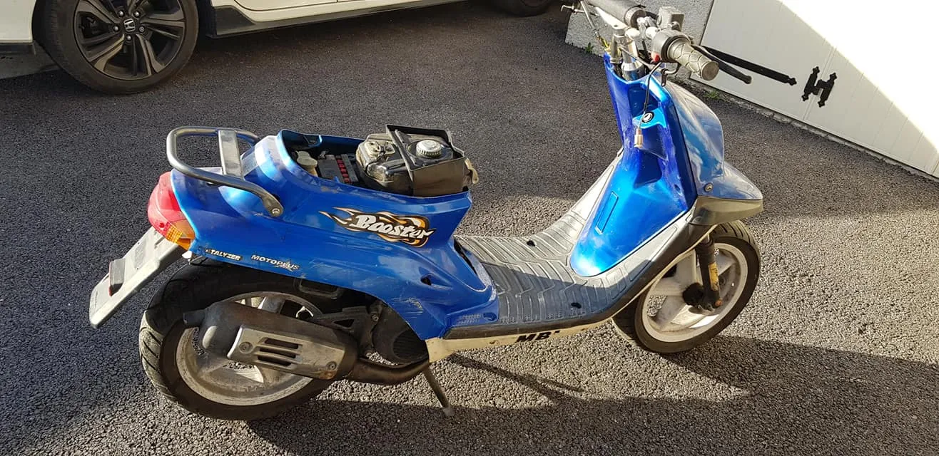 Scooters sortis de grange