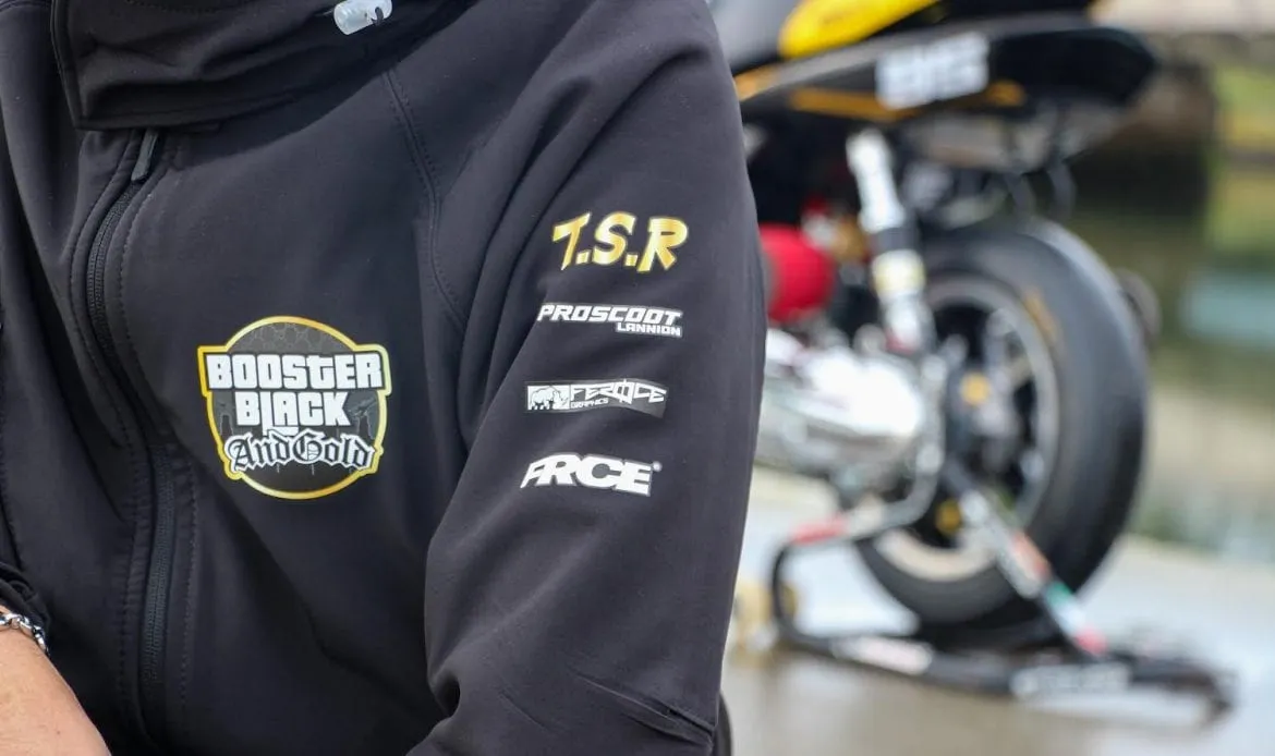 Booster black and gold partenaire de Scooter Mag et Maxiscoot