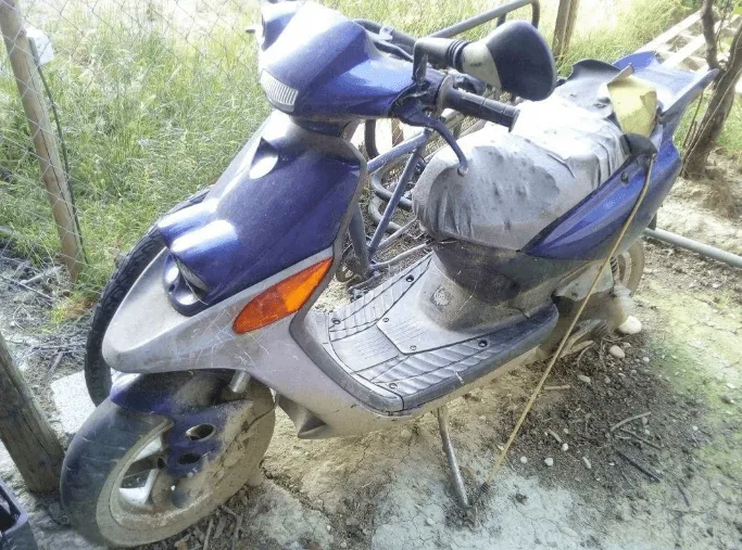Scooters sortis de grange