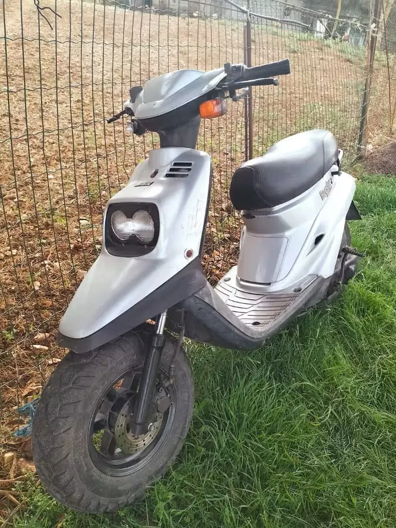 Scooters sortis de grange