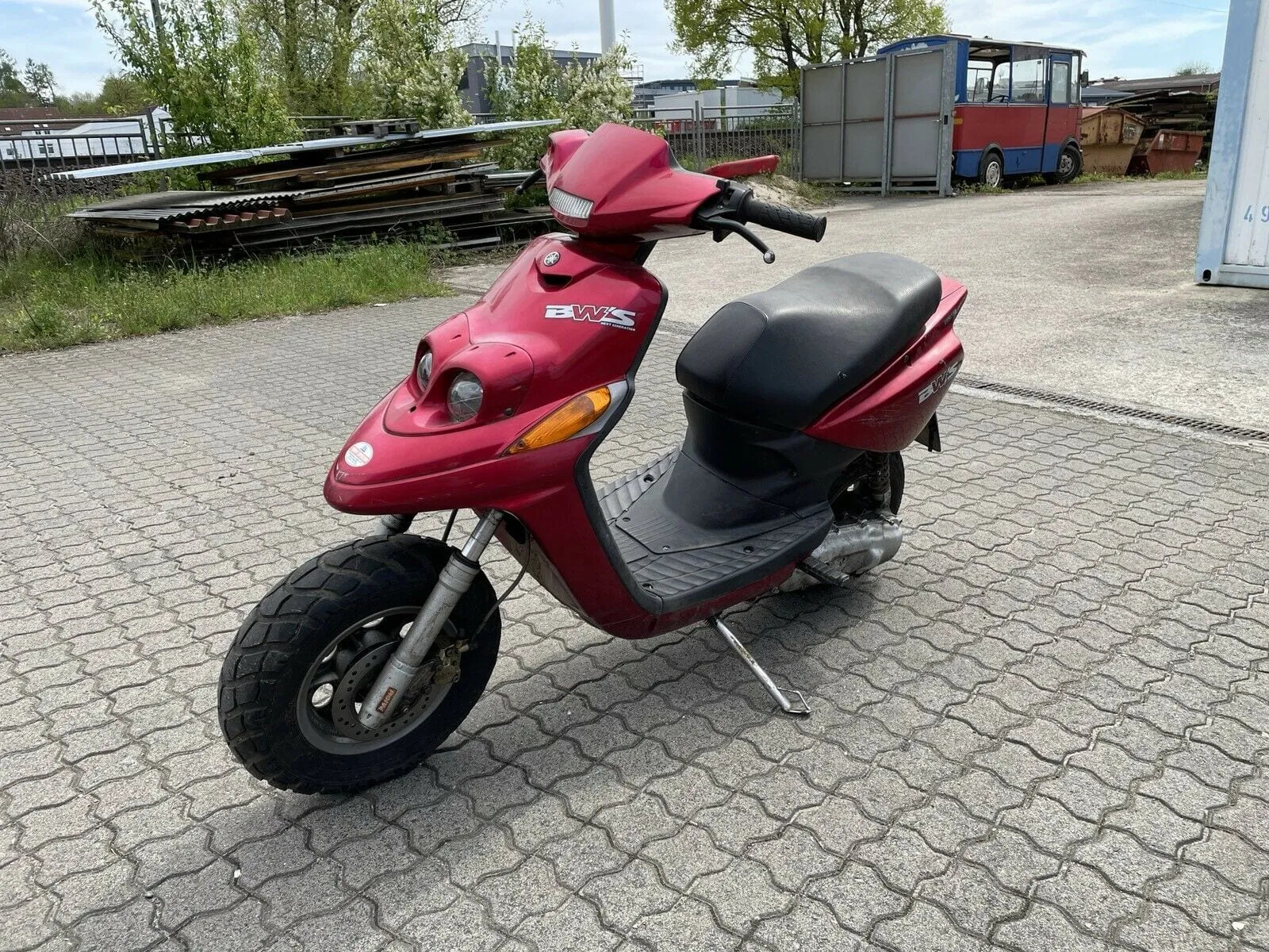 Scooters sortis de grange
