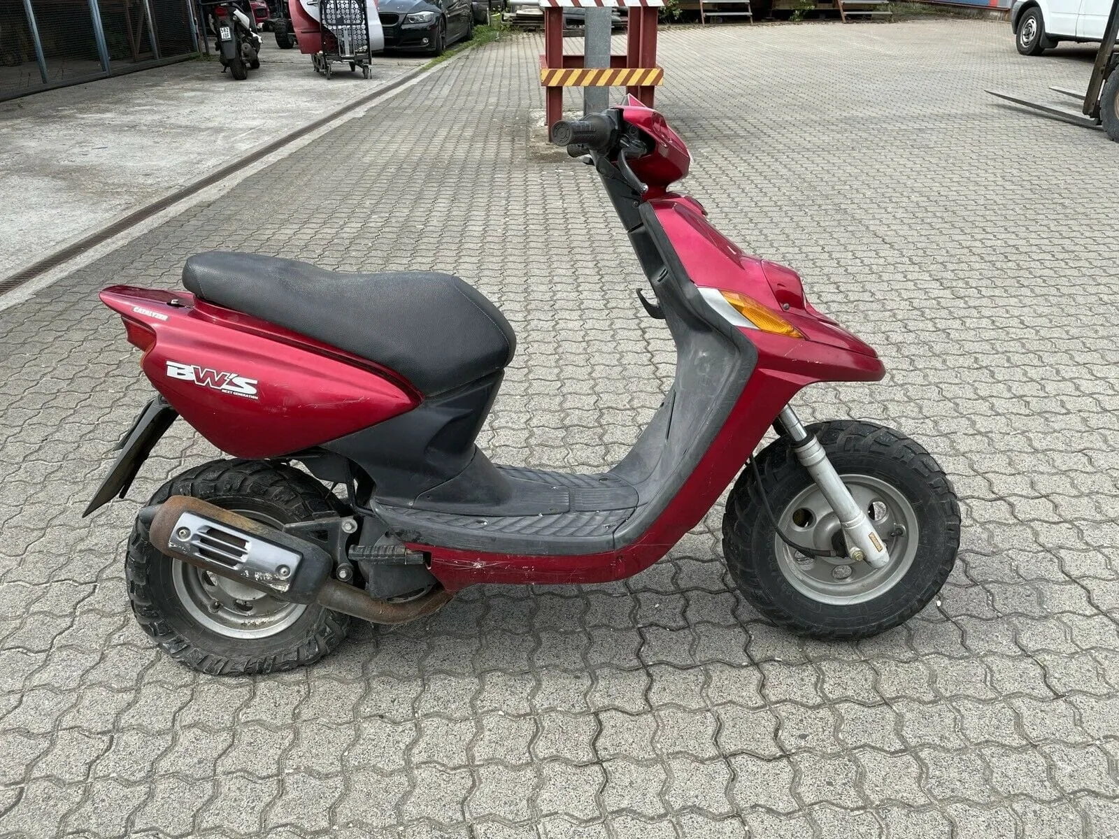 Scooters sortis de grange