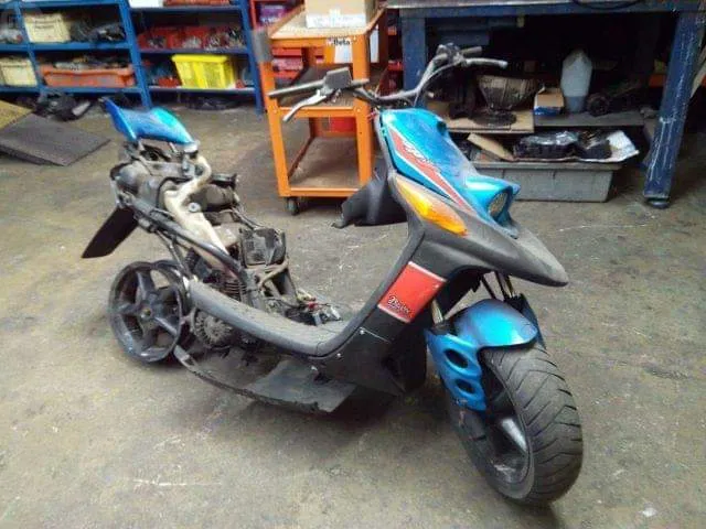 Scooters sortis de grange