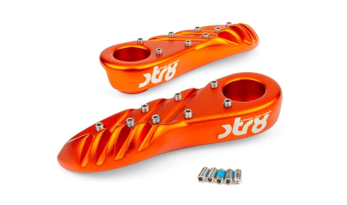 Str8 dévoile ses cale-pieds anodisés pour MBK Booster !