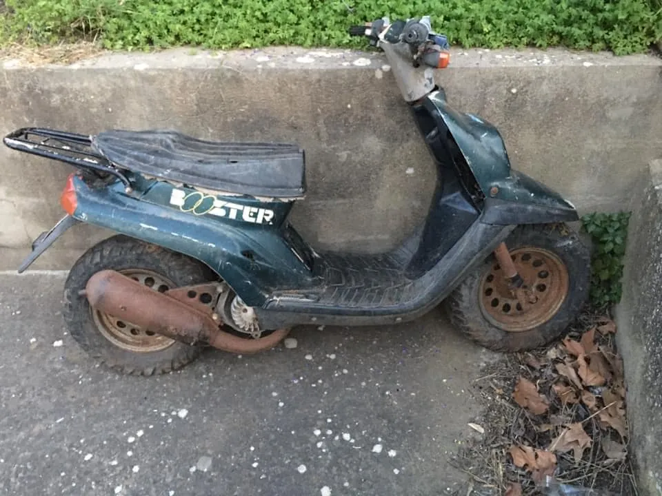 Scooters sortis de grange