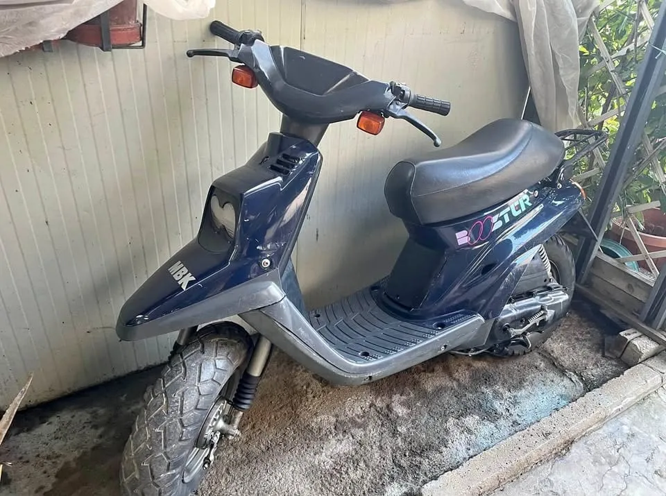 Scooters sortis de grange