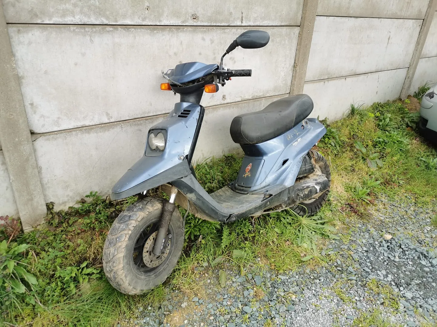 Scooters sortis de grange