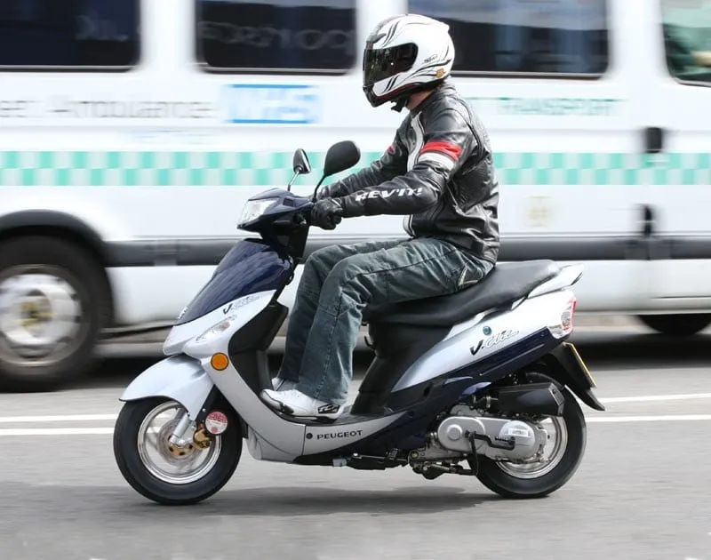 Peugeot V-Clic : le scooter citadin low-cost