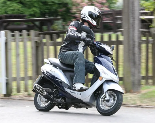 Peugeot V-Clic : le scooter citadin low-cost