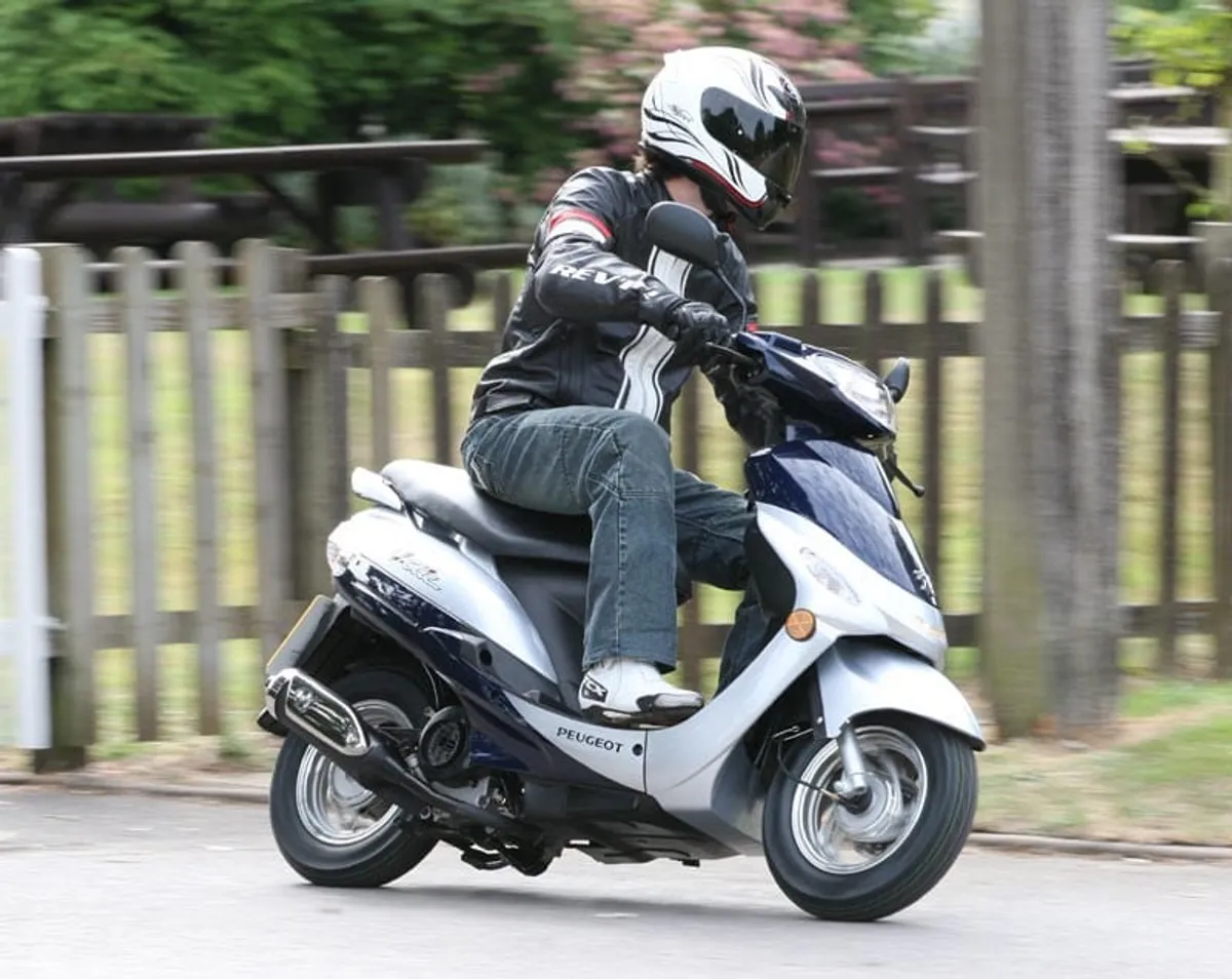 Peugeot V-Clic : le scooter citadin low-cost