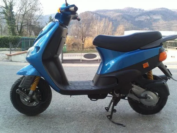 Piaggio Zip SP de 1997 à refroidissement liquide
