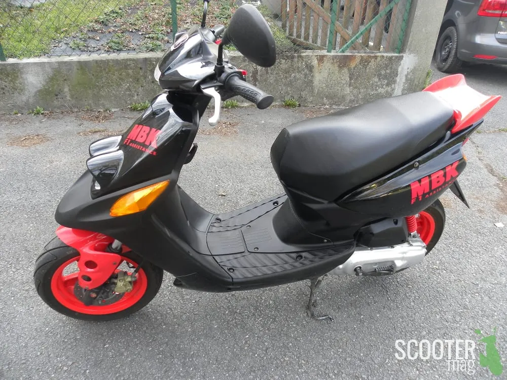 MBK Booster F1 Assistance Bridgestone