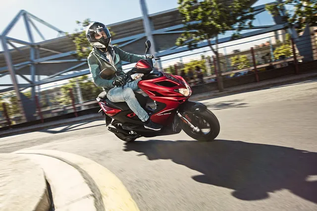 Nitro 50 cc : le scooter hypersport par MBK