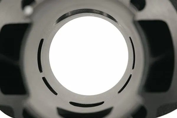 Transferts et lumière d’échappement ovale