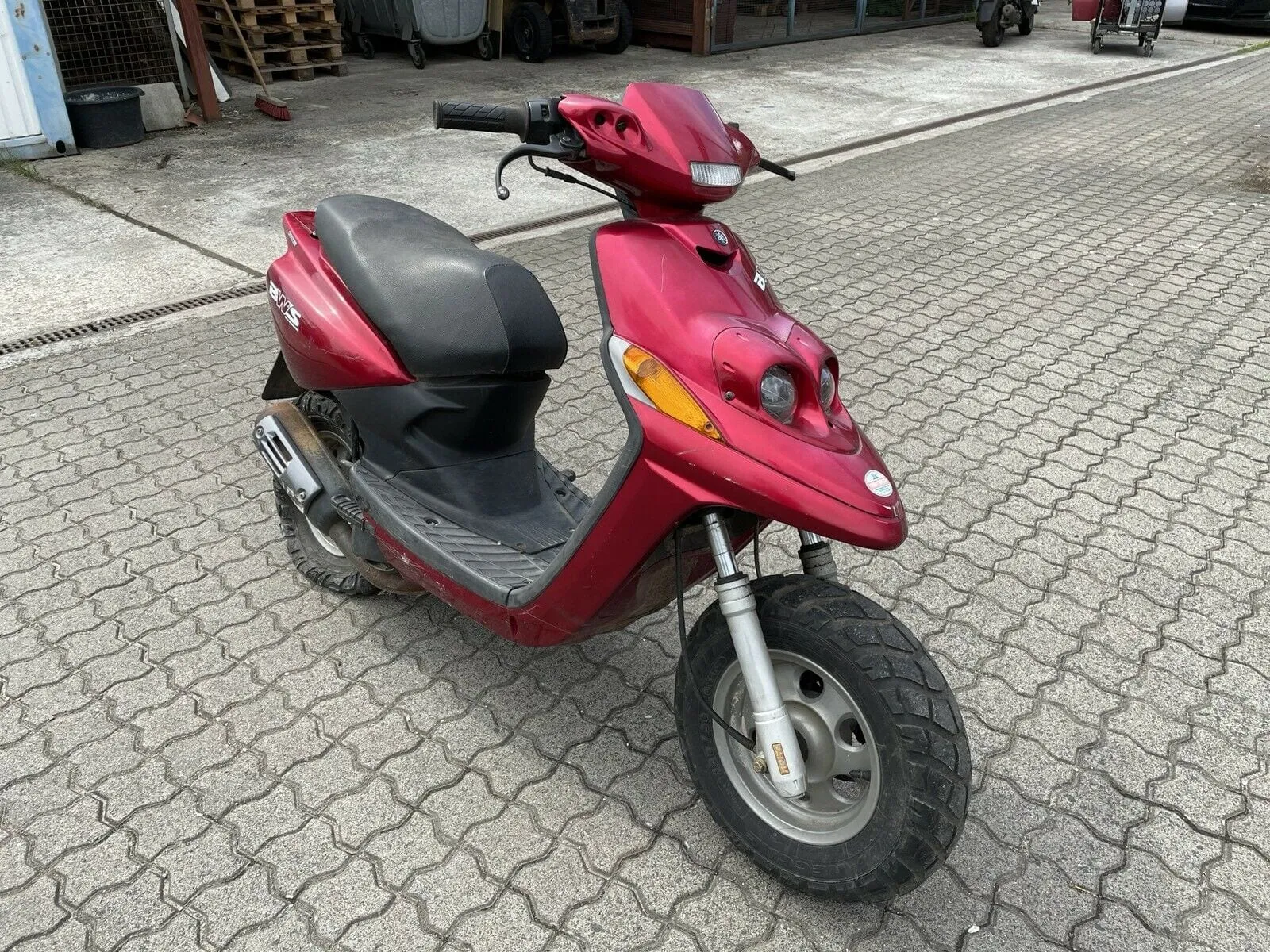 Scooters sortis de grange