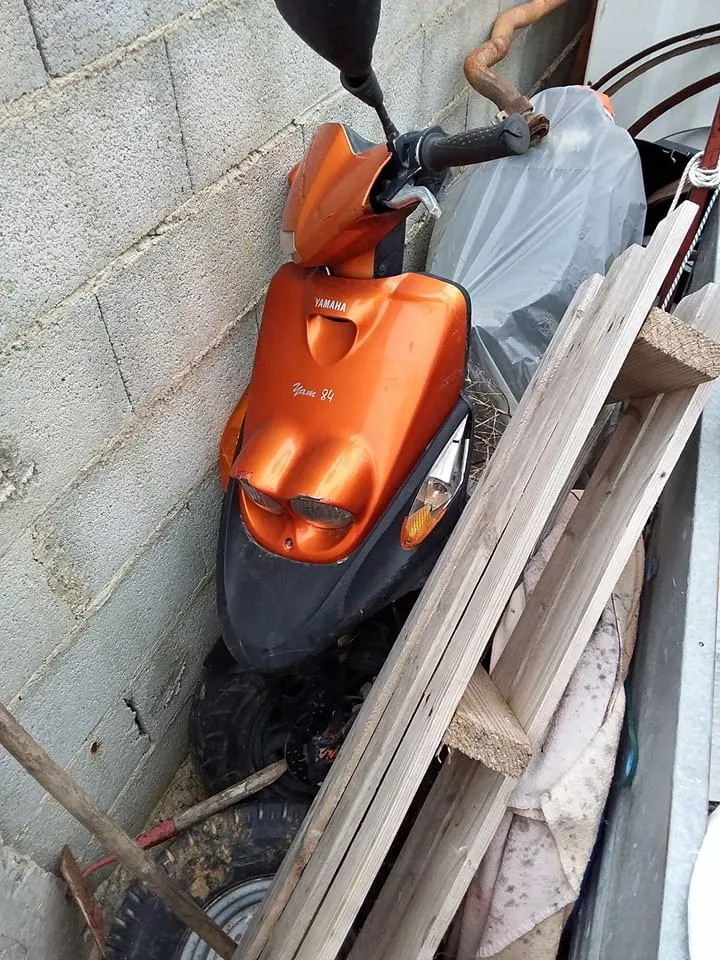 Scooters sortis de grange