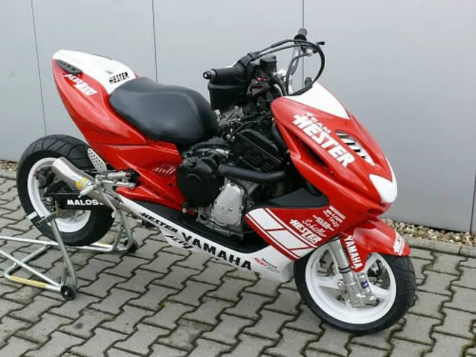 yamaha-scooter-aer1-1000